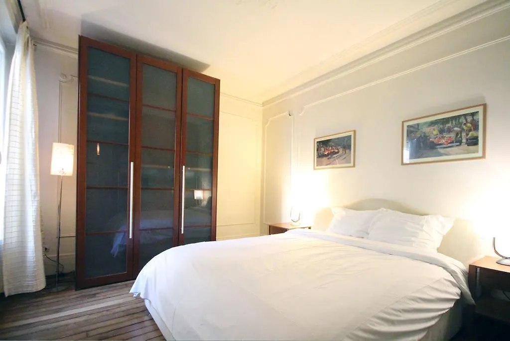 Descartes Apartament *