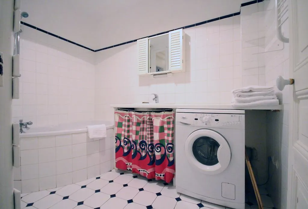 Descartes Apartment *